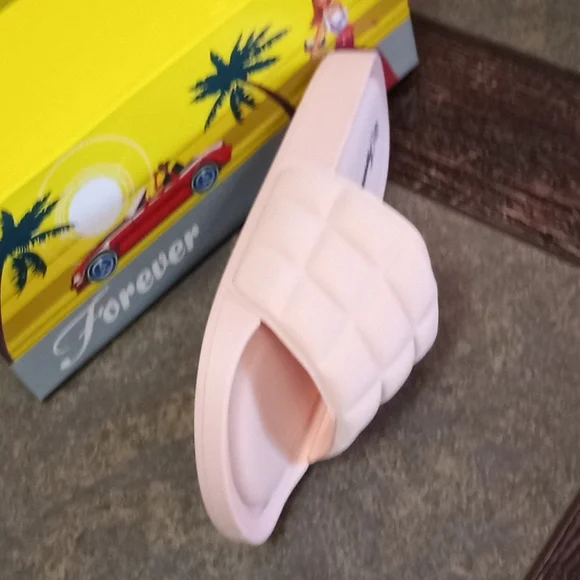 Pink Slipers - Picture 2 of 5